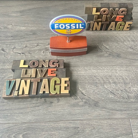 Fossil Authentic Sign Decor - Picture 5 of 7